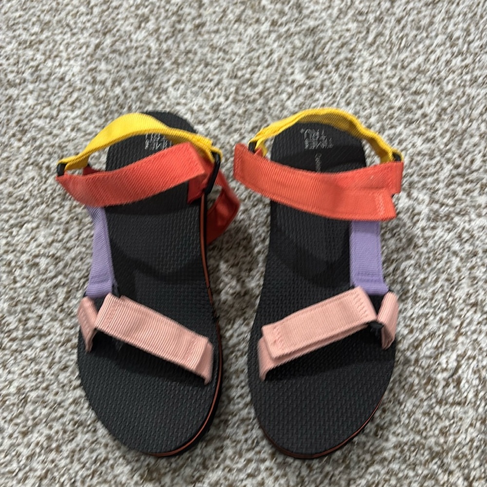 New women’s Time and Tru sandals 8.5